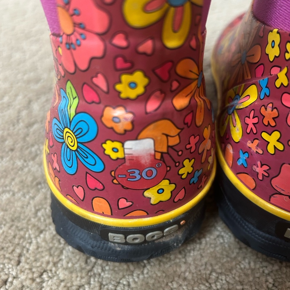 Bogs Kids Boots in Pink and Orange Floral - Picture 3 of 4